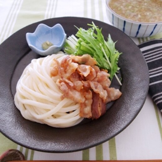 焦がしにんにくと豚バラのつけうどん